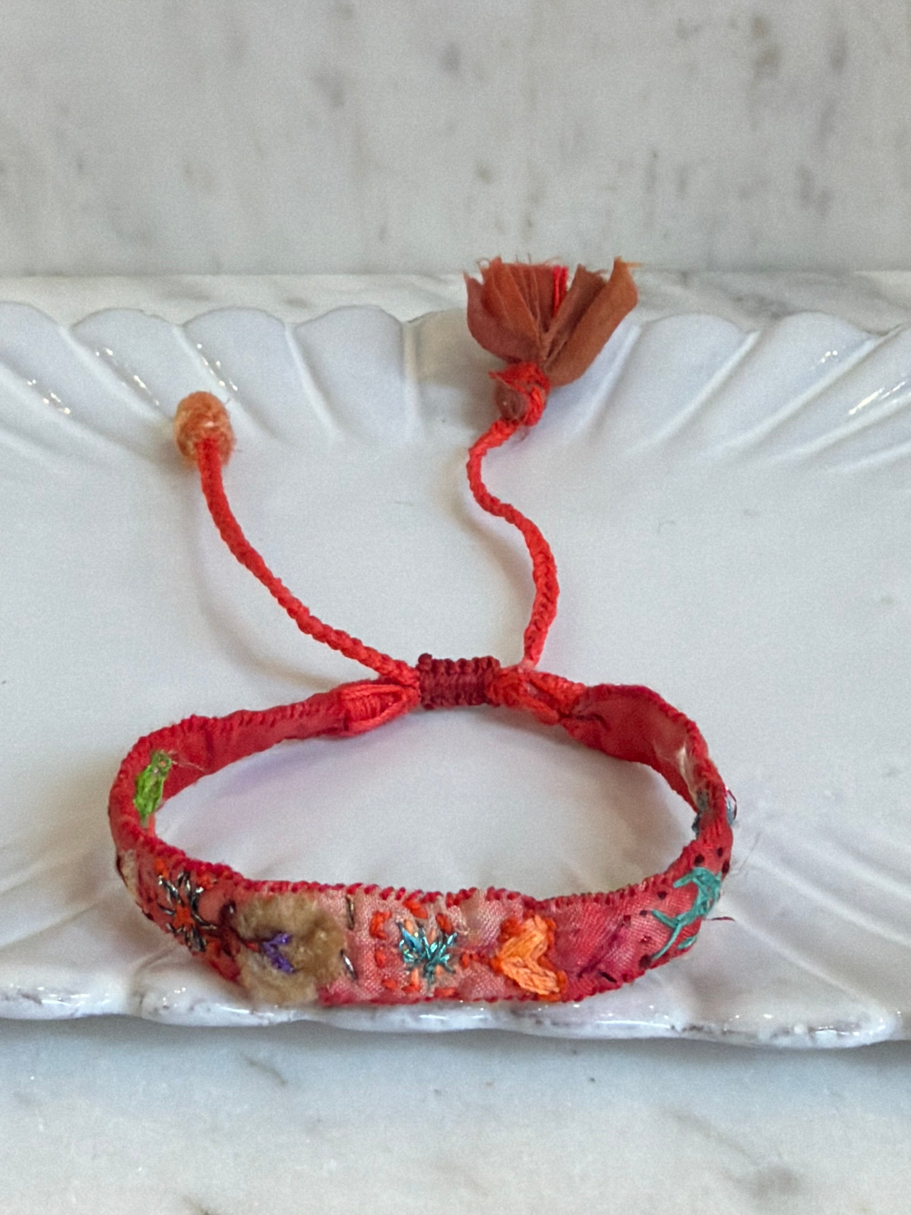 Nouvelle collection bracelets brodés Antomoon